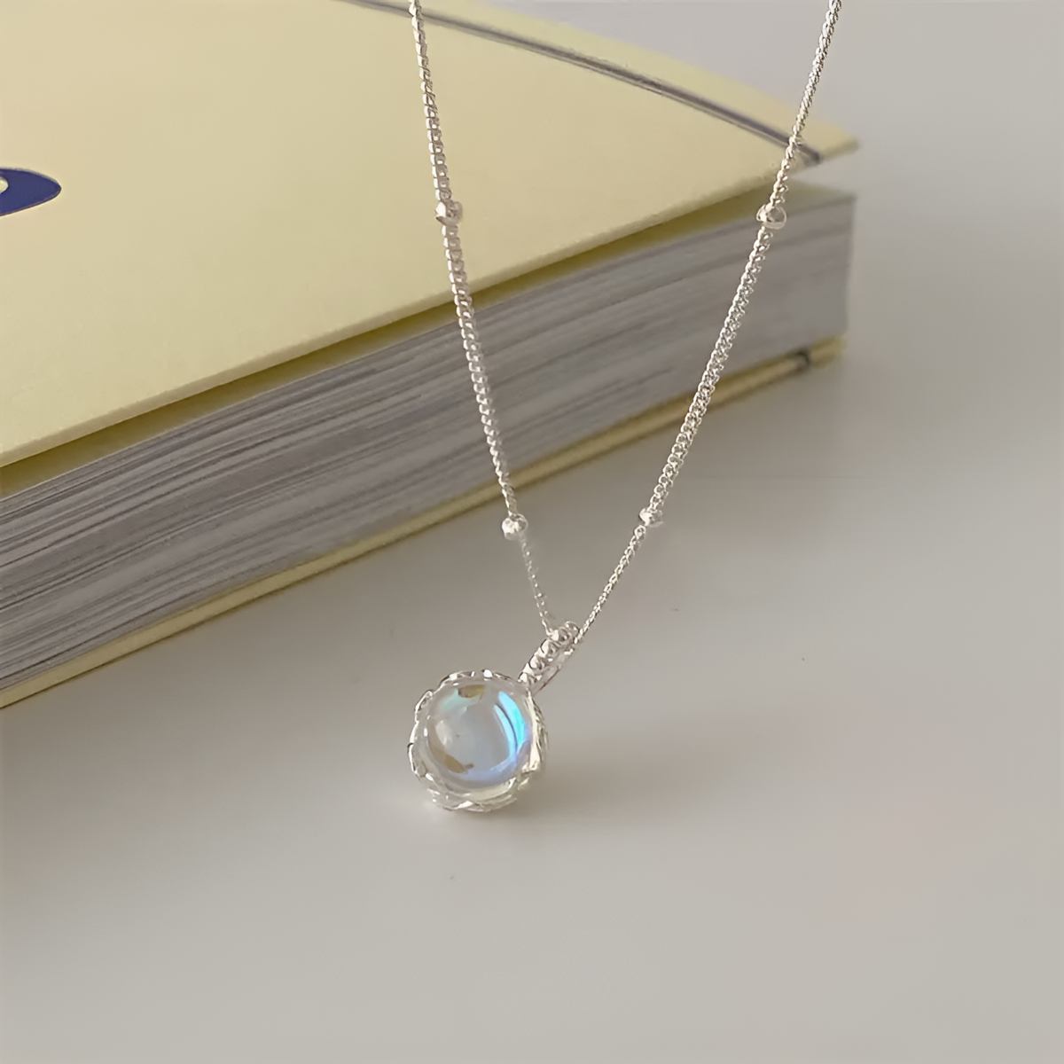 Collier en pierre de lune