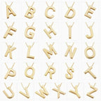 Collier avec des initiales de lettres d'amour