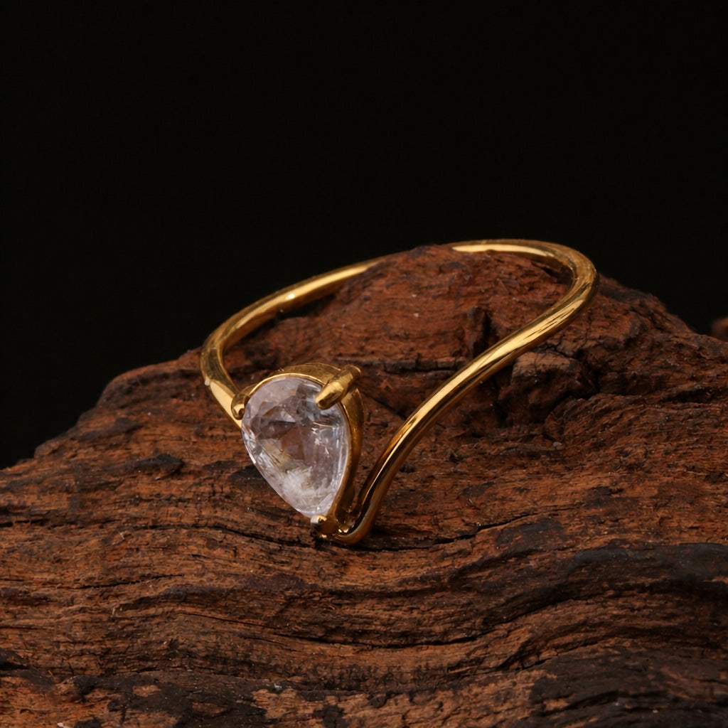 Bague Incrustée en Forme de Goutte d'Eau en V