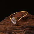 Bague Incrustée en Forme de Goutte d'Eau en V