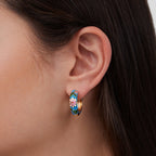 Boucles d'oreilles en cercle doré avec fleur
